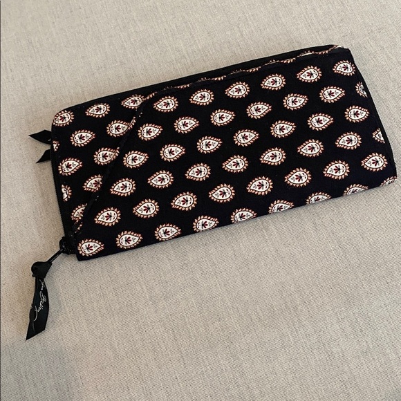 NEW NWOT Vera Bradley Large Zip Travel Organizer Wallet - Classic Black - Picture 2 of 4